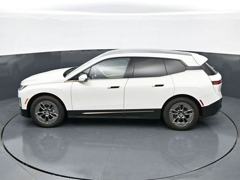 Used 2023 BMW iX xDrive50 AWD/4WD image 32