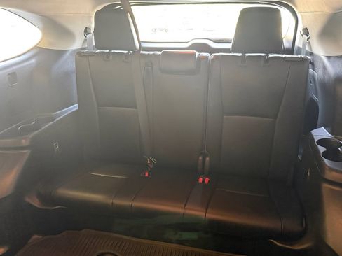 Used 2023 Toyota Highlander XLE FWD image 24