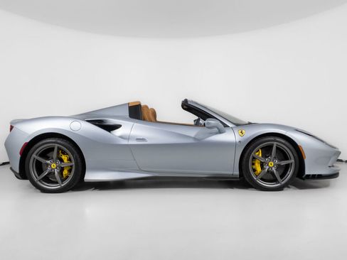 Used 2022 Ferrari F8 Tributo image 10