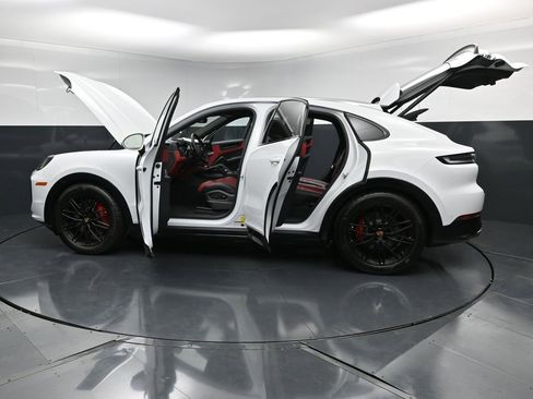 Used 2026 Porsche Cayenne GTS image 31