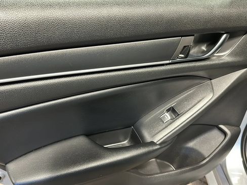 Used 2018 Honda Accord Sport image 12
