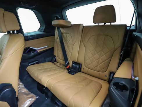 Used 2025 BMW X7 xDrive40i w/ M Sport Package image 22
