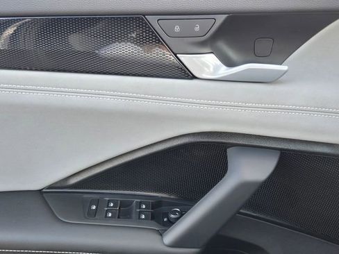 New 2026 Volkswagen Tiguan SE R-Line FWD image 24