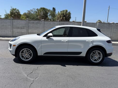 Certified 2017 Porsche Macan AWD/4WD image 2