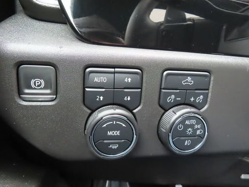 Used 2025 Chevrolet Silverado 1500 LT Trail Boss w/ Convenience Package II image 41