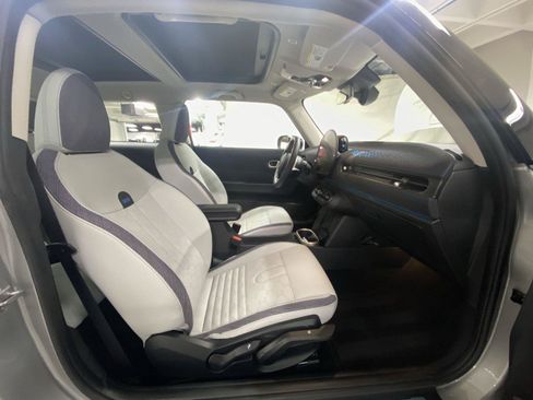 Used 2025 MINI Cooper 2-Door Hardtop FWD image 30