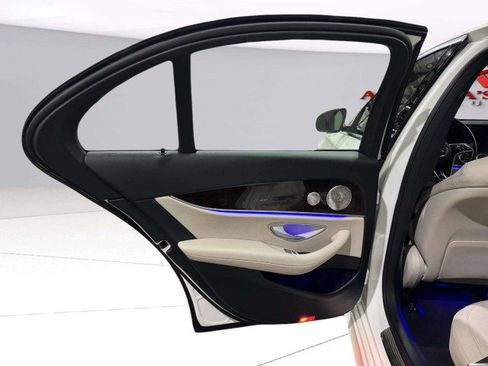 Used 2022 Mercedes-Benz E 350 4MATIC Sedan image 43