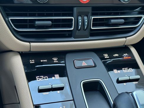 Used 2025 Porsche Macan AWD image 21