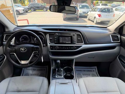 Used 2017 Toyota Highlander LE AWD/4WD image 13