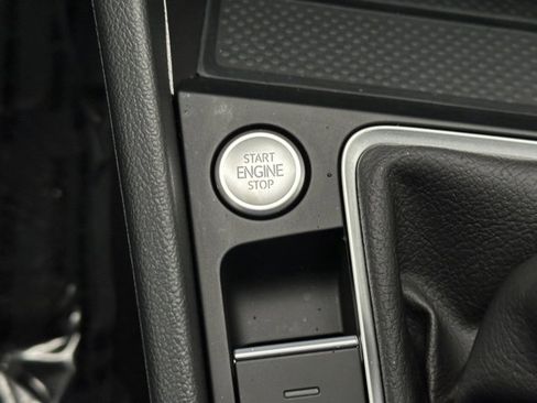 Certified 2025 Volkswagen Jetta SE image 34