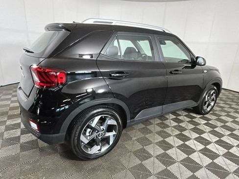Used 2026 Hyundai Venue SEL FWD image 2
