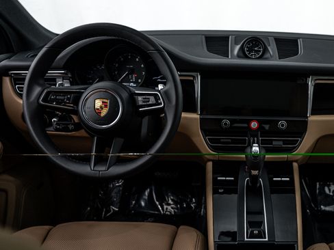 Certified 2026 Porsche Macan AWD/4WD image 23
