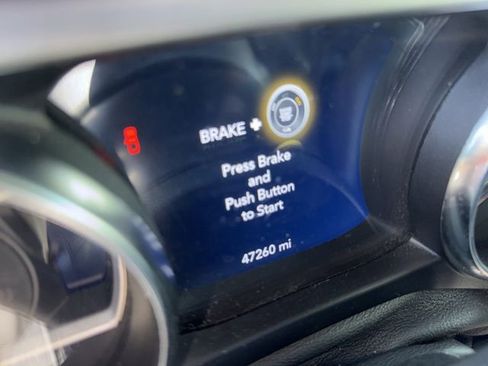 Used 2021 Jeep Gladiator Willys AWD/4WD image 11