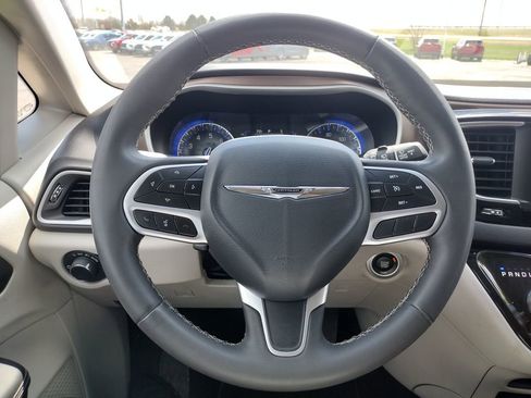 Used 2024 Chrysler Voyager LX image 22