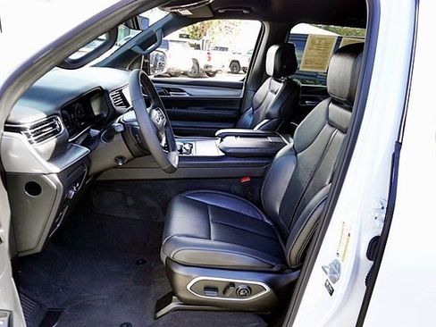 Certified 2025 Jeep Wagoneer Series II image 14