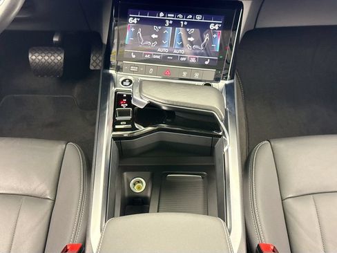 Used 2021 Audi e-tron Premium w/ Convenience Plus Package AWD/4WD image 12