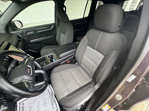 Certified 2025 GMC Acadia Elevation FWD image 19