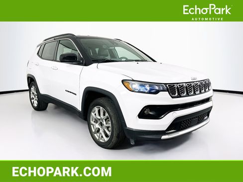 Used 2025 Jeep Compass Limited image 1