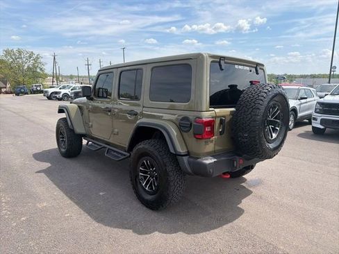 Used 2025 Jeep Wrangler Unlimited Rubicon AWD/4WD image 2