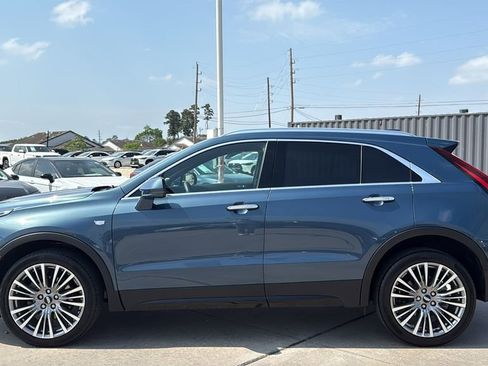 Used 2024 Cadillac XT4 Premium Luxury FWD image 2