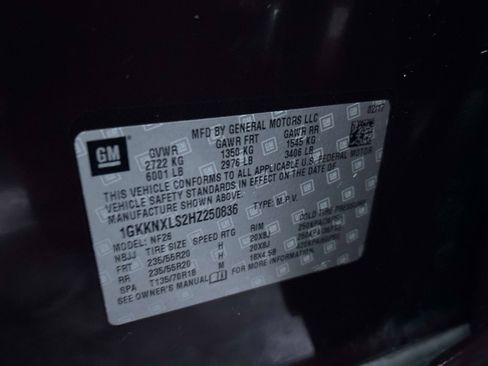 Used 2017 GMC Acadia Denali w/ Technology Package image 32