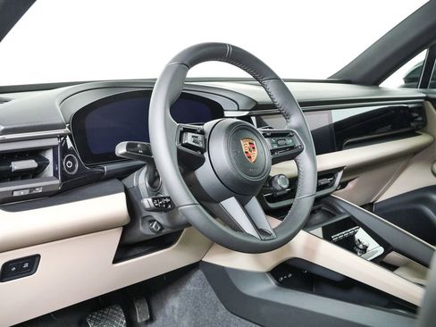 New 2026 Porsche Macan Electric RWD image 4