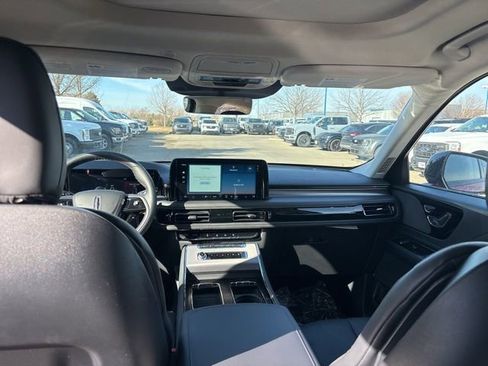 New 2026 Lincoln Aviator AWD w/ Jet Appearance Package image 36