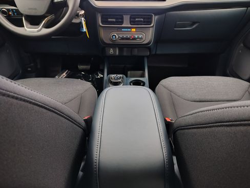 New 2025 Ford Maverick XL image 32