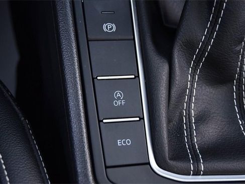 Certified 2024 Volkswagen Jetta SE w/ Panoramic Sunroof Package image 18