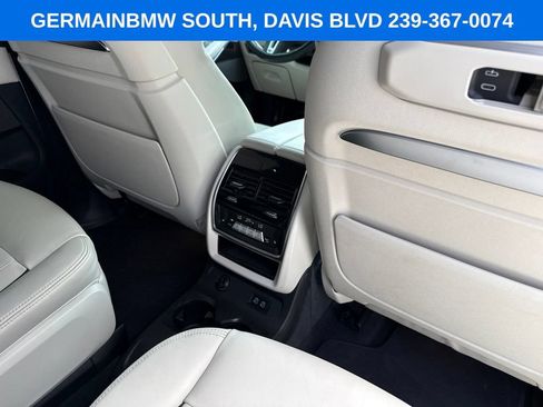 Used 2025 BMW X7 M60i AWD/4WD image 36