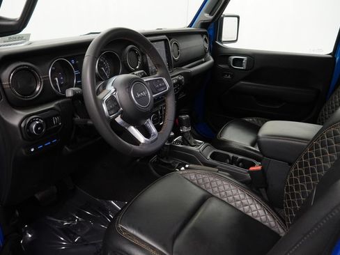 Used 2023 Jeep Wrangler Unlimited Sahara AWD/4WD image 17
