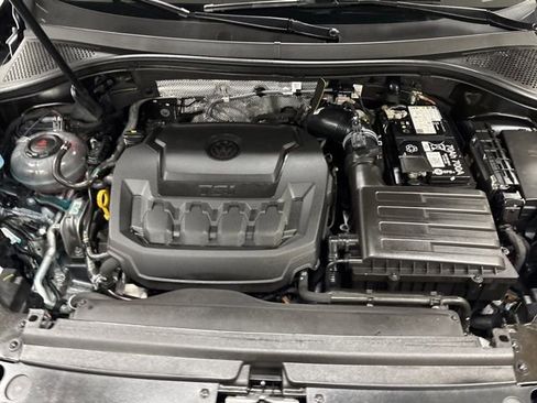 Used 2024 Volkswagen Tiguan SE w/ Panoramic Sunroof Package FWD image 29
