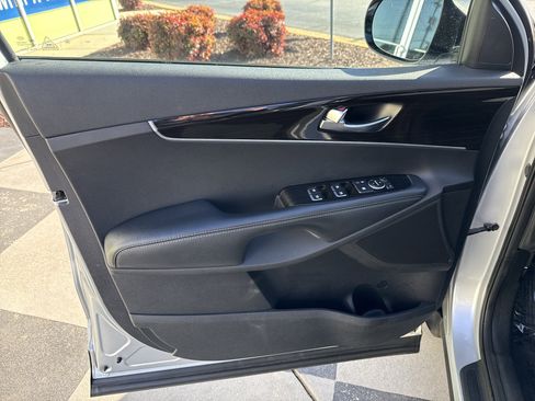 Used 2019 Kia Sorento AWD V6 image 14