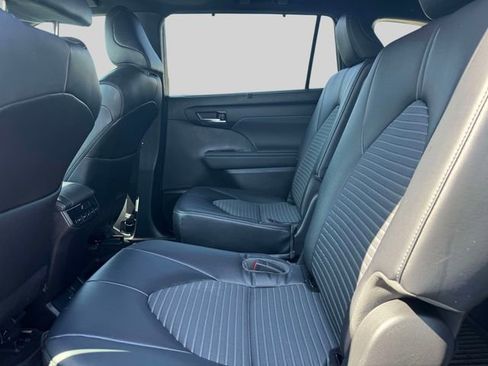 Used 2023 Toyota Highlander XSE image 15