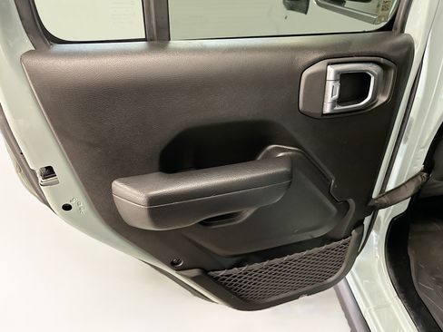 Used 2023 Jeep Wrangler Unlimited image 27