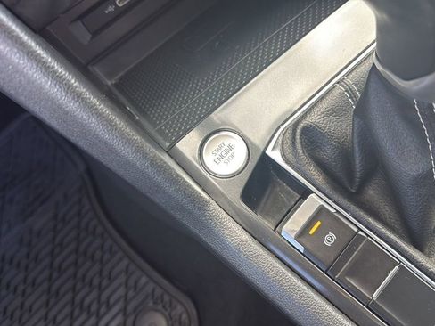 Used 2022 Volkswagen Tiguan SE AWD/4WD image 26