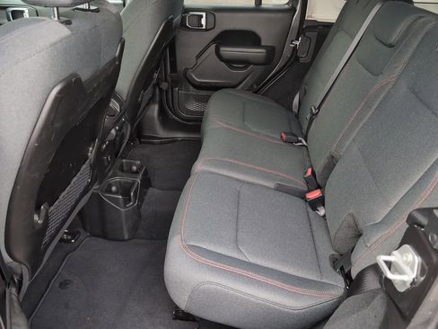 Used 2025 Jeep Wrangler Unlimited Rubicon image 12