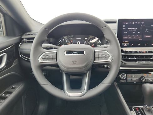 New 2026 Jeep Compass Latitude image 12