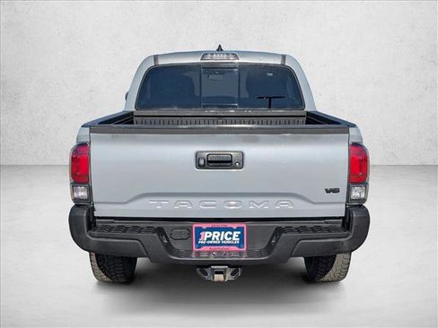 Used 2018 Toyota Tacoma TRD Off-Road image 6