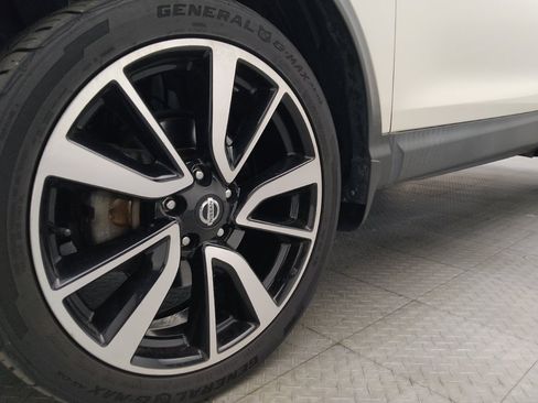 Used 2018 Nissan Rogue Sport SL w/ SL Premium Package FWD image 31