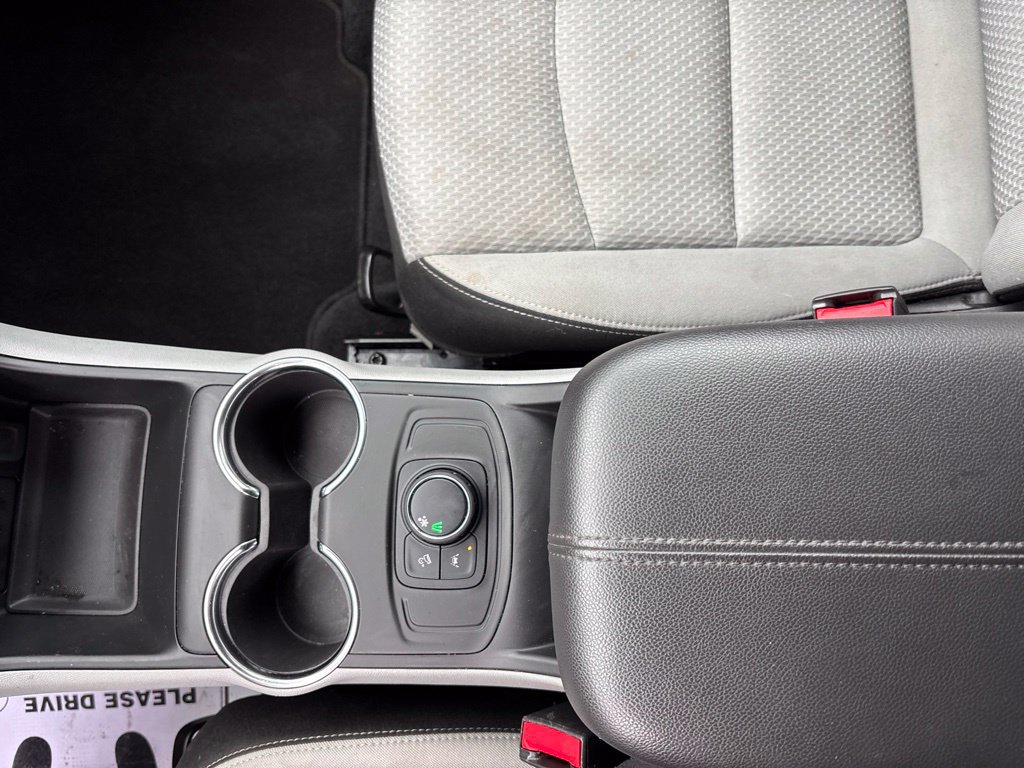 Used 2024 GMC Terrain SLE FWD image 18