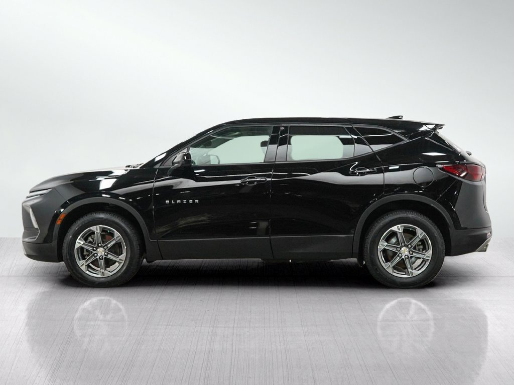 Used 2023 Chevrolet Blazer LT AWD/4WD image 2