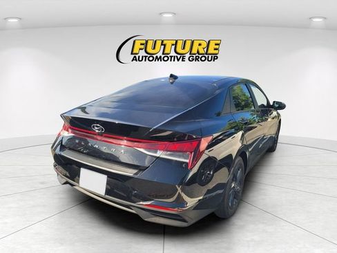 Used 2023 Hyundai Elantra SEL FWD image 3