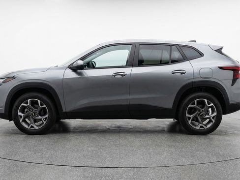 Used 2025 Chevrolet Trax LT FWD image 5