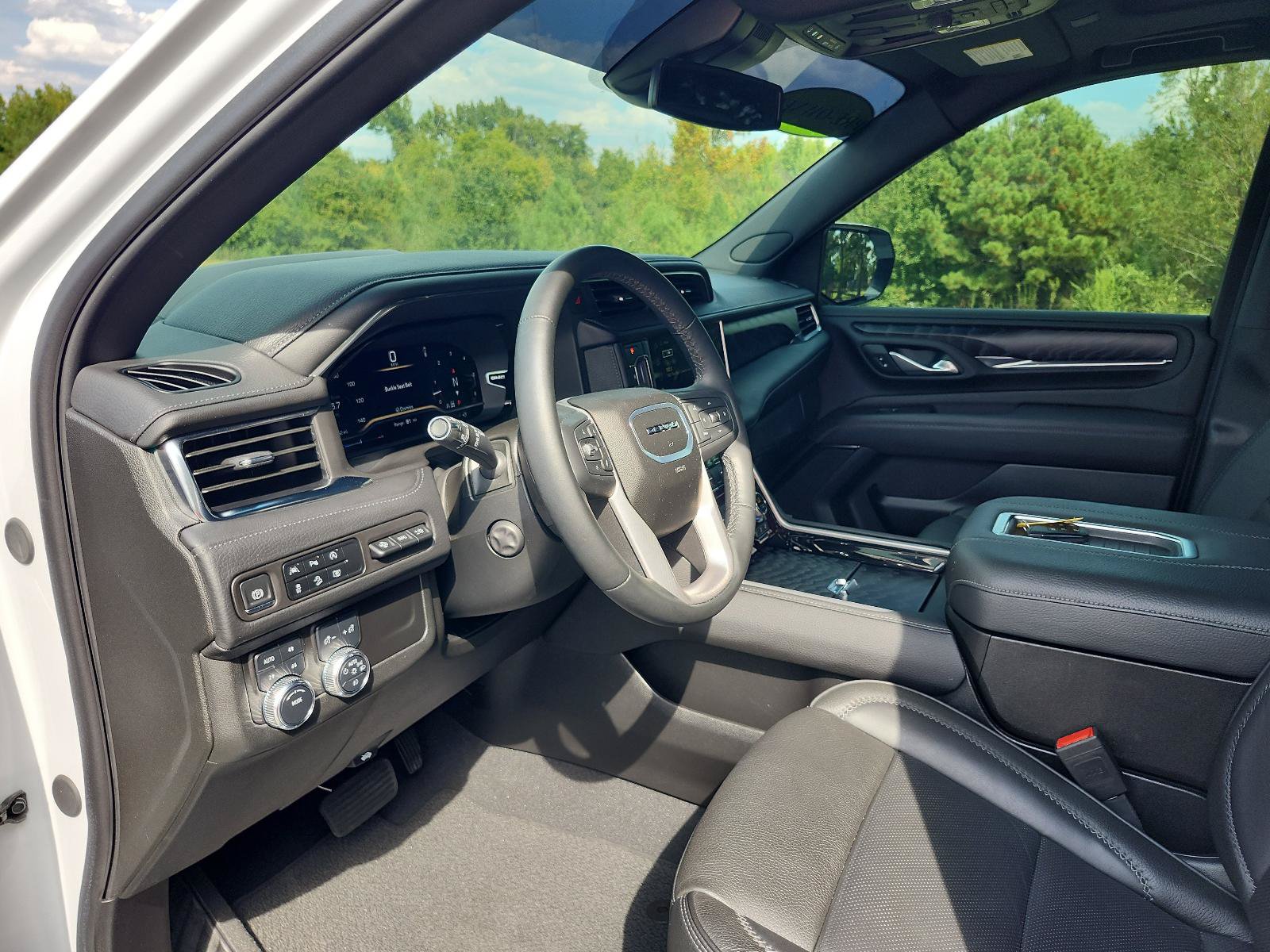 Used 2024 GMC Yukon Denali AWD/4WD image 16