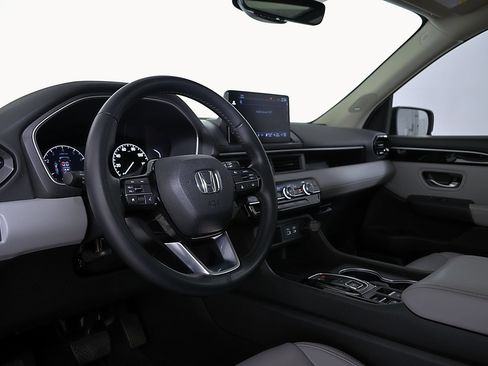 Used 2025 Honda Pilot Touring image 26