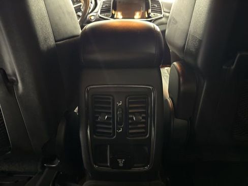 Used 2020 Jeep Grand Cherokee Altitude image 28