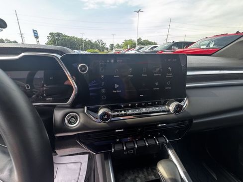 Used 2023 GMC Canyon Elevation w/ Elevation Premium Package image 16