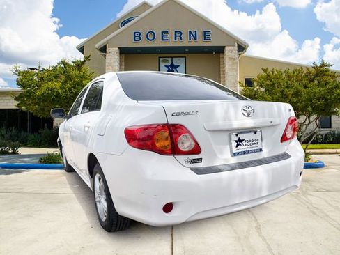 Used 2010 Toyota Corolla LE FWD image 2