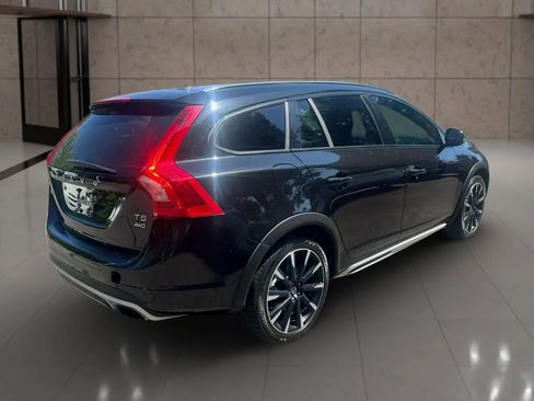 Used 2017 Volvo V60 T5 Cross Country Platinum AWD/4WD image 6